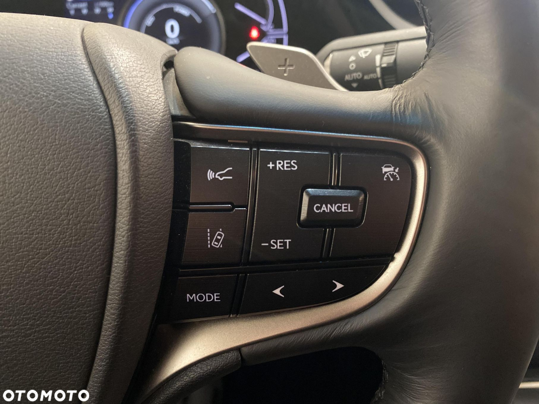 Lexus ES 300h Business Edition - 18