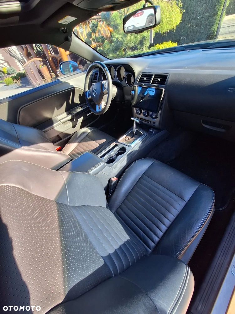 Dodge Challenger - 14