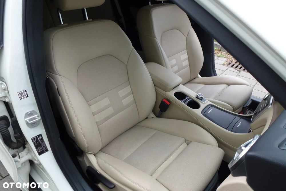 Mercedes-Benz GLA - 10