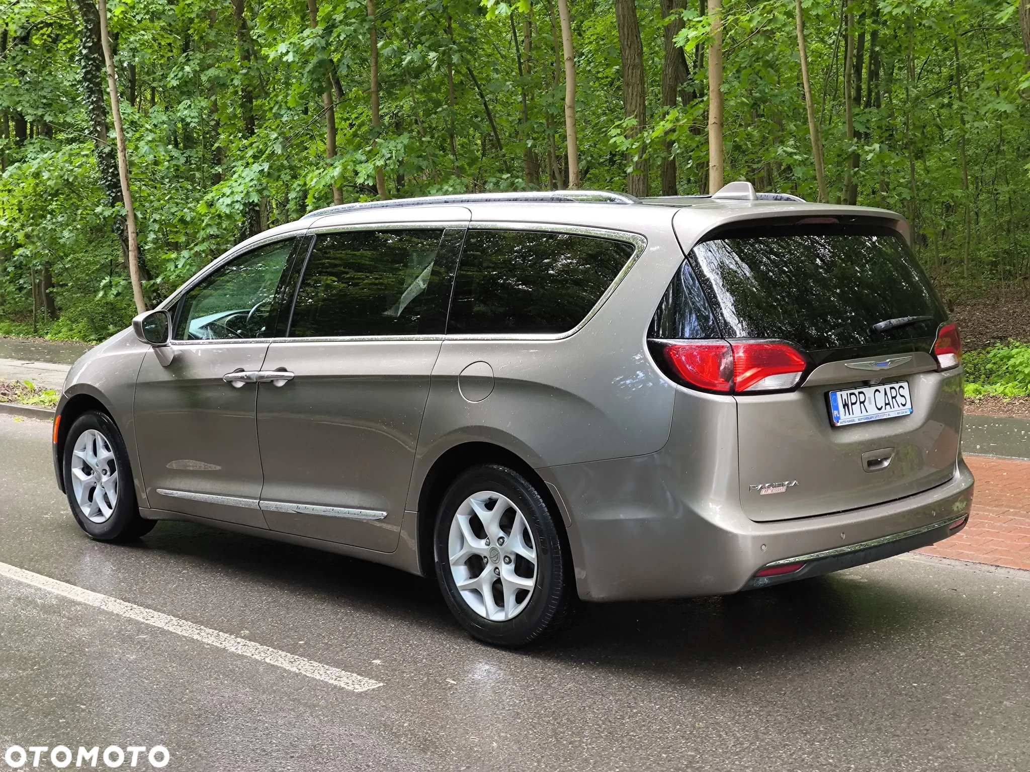 Chrysler Pacifica - 3