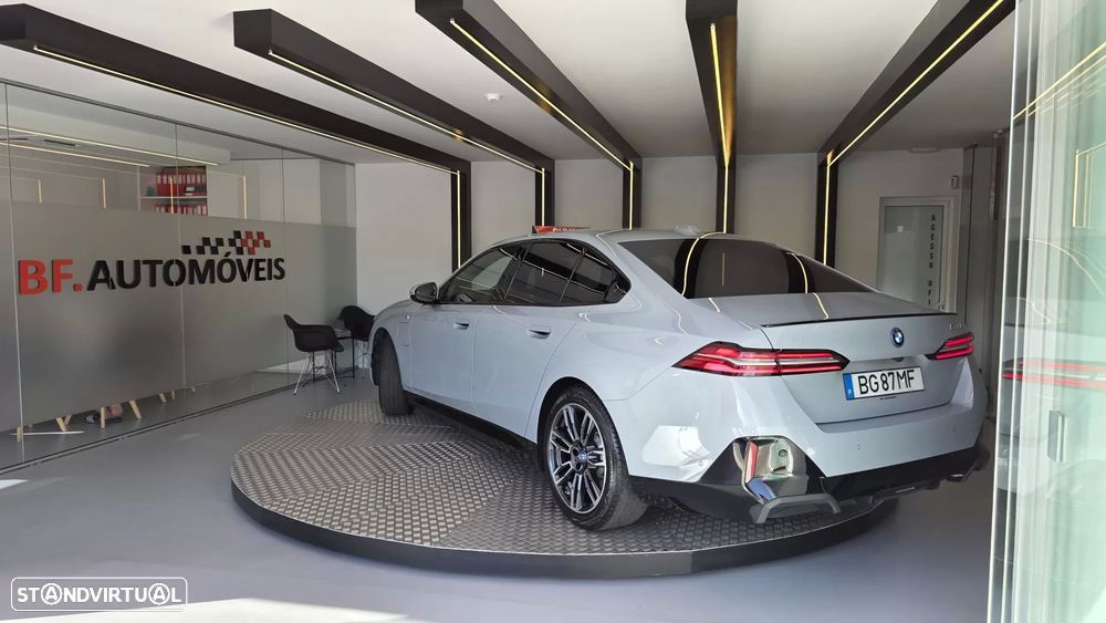 BMW 530 e Pack Desportivo M - 3