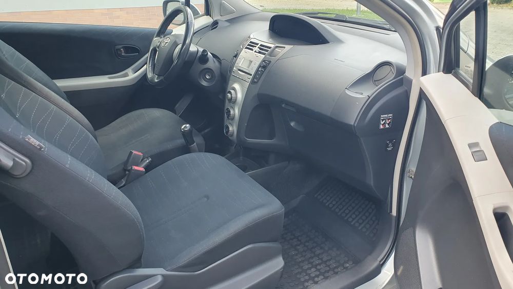 Toyota Yaris 1.3 Sol - 4