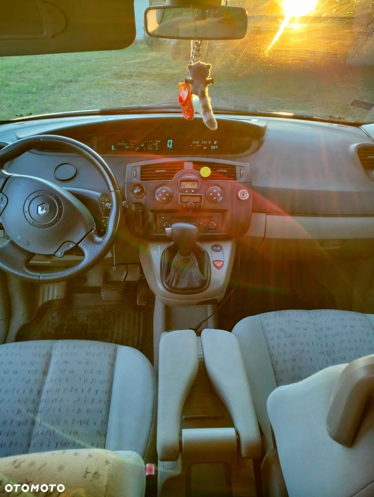 Renault Grand Scenic - 19