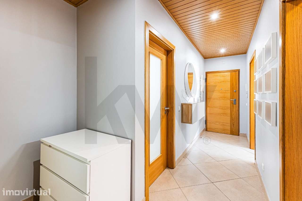 Apartamento T2 com 2 Casas de Banho e Lugar de Garagem em Alcantarilha - Grande imagem: 5/29