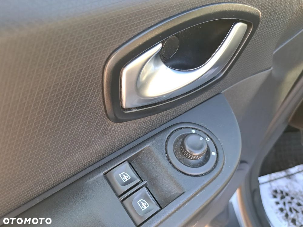 Renault Clio 1.2 16V Alize - 21