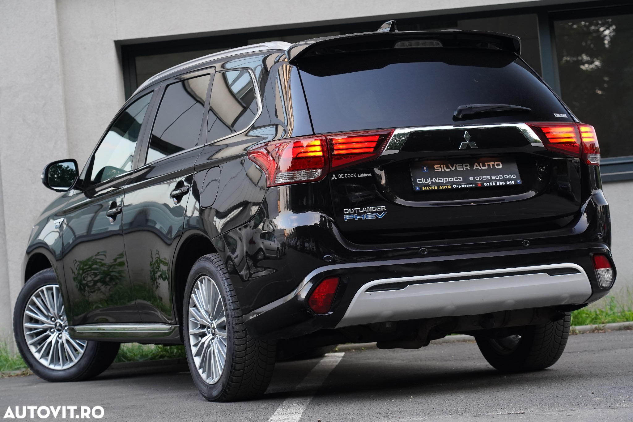 Mitsubishi Outlander 2.4 4WD Plug-In Hybrid Top - 28