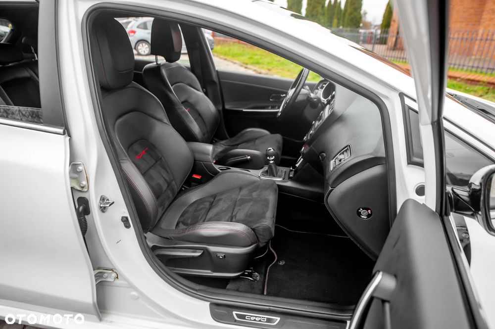 Kia Ceed 1.6 T-GDI GT-Challenge - 32