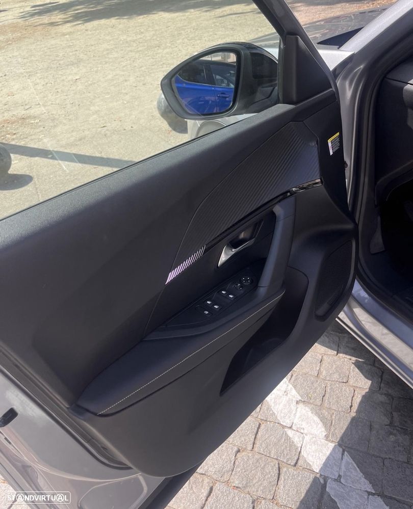 Peugeot 2008 1.2 PureTech Allure Pack - 21