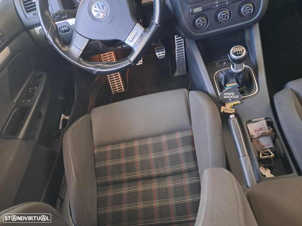 VW Golf 2.0 GTi - 8