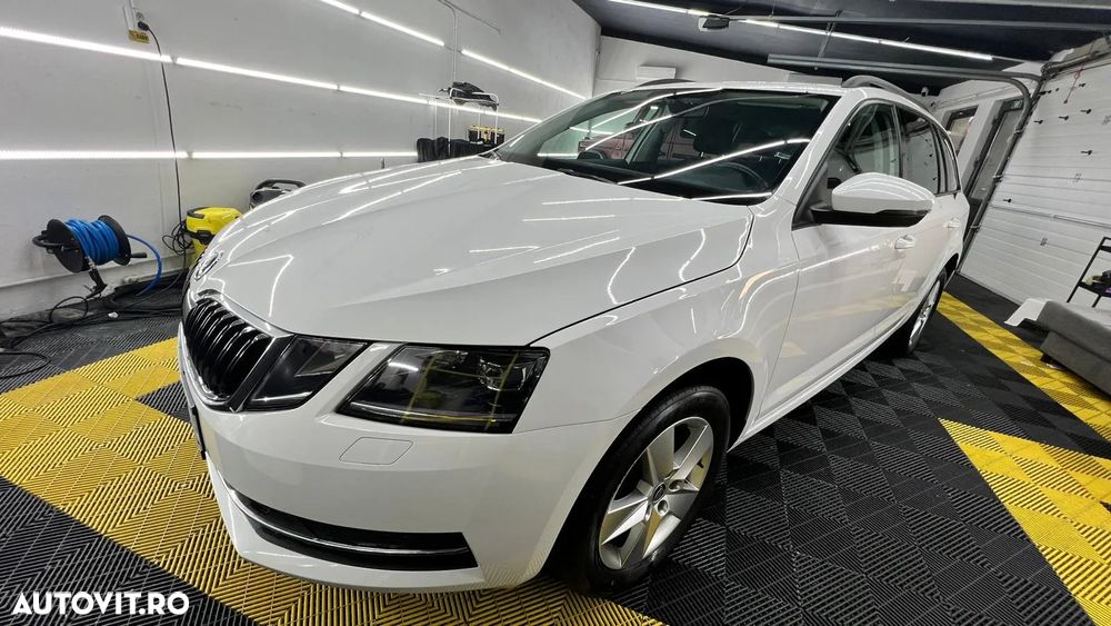 Skoda Octavia Combi Diesel 2.0 TDI 4X4 DSG Style - 1
