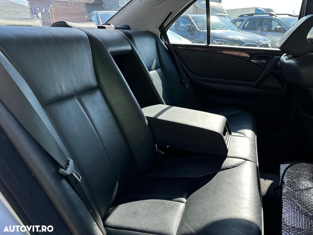 Mercedes-Benz E - 28