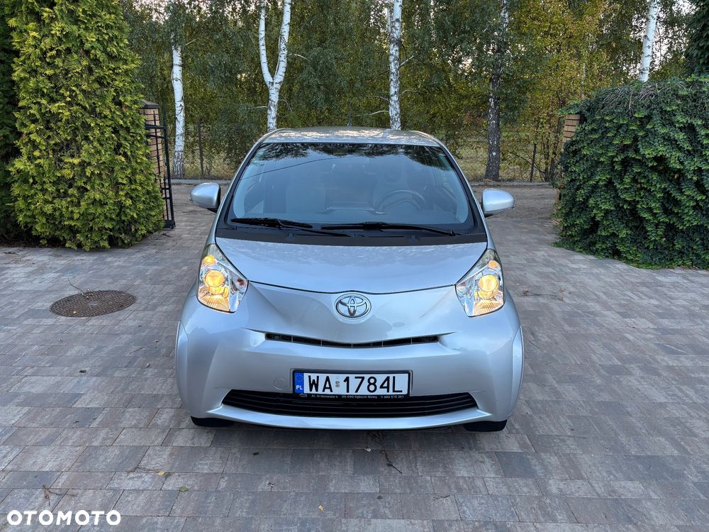 Toyota iQ - 16