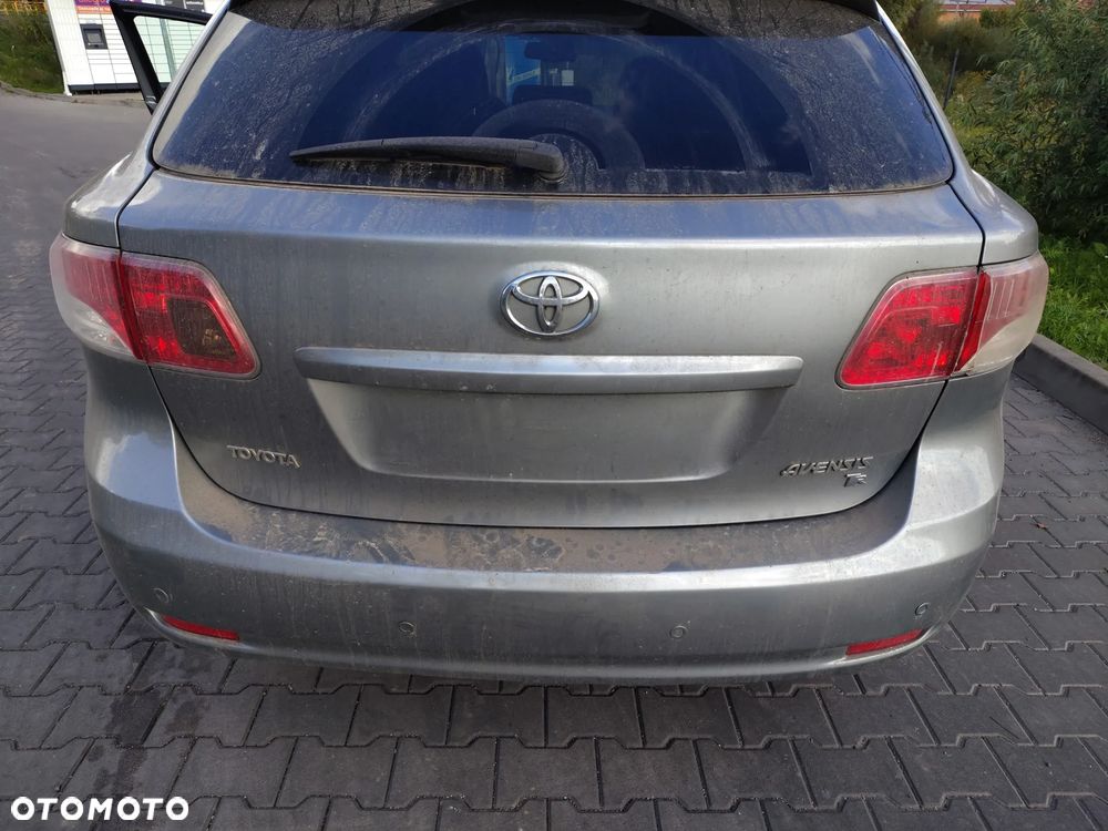 Toyota Avensis - 2