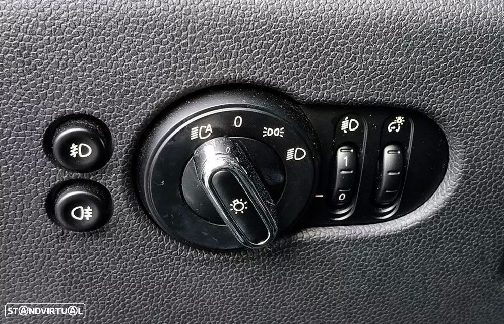 MINI 3 Portas One D - 23