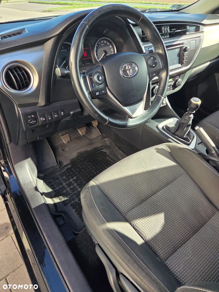 Toyota Auris 1.6 Premium Comfort - 22