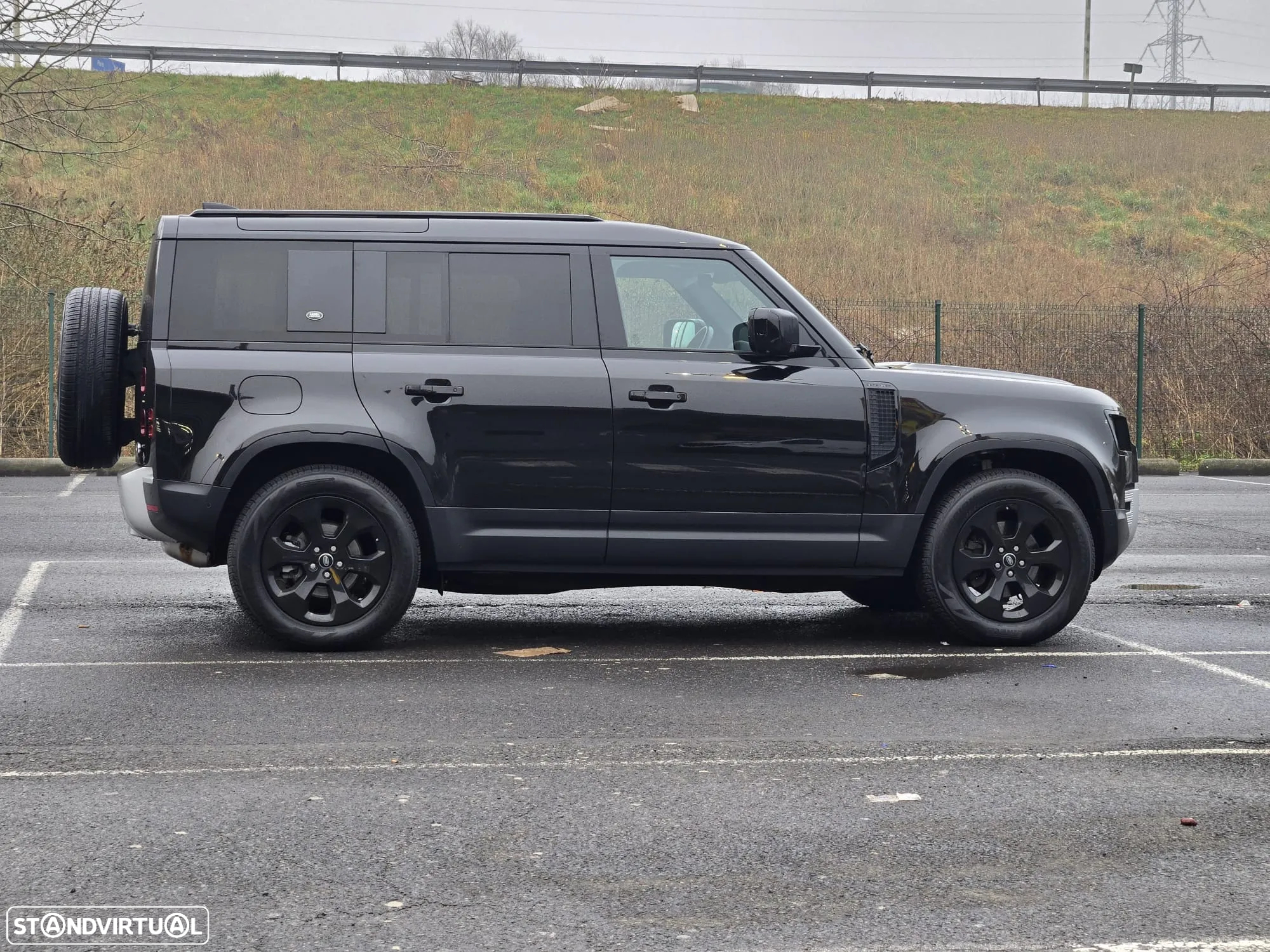 Land Rover Defender 110 D240 SE - 7