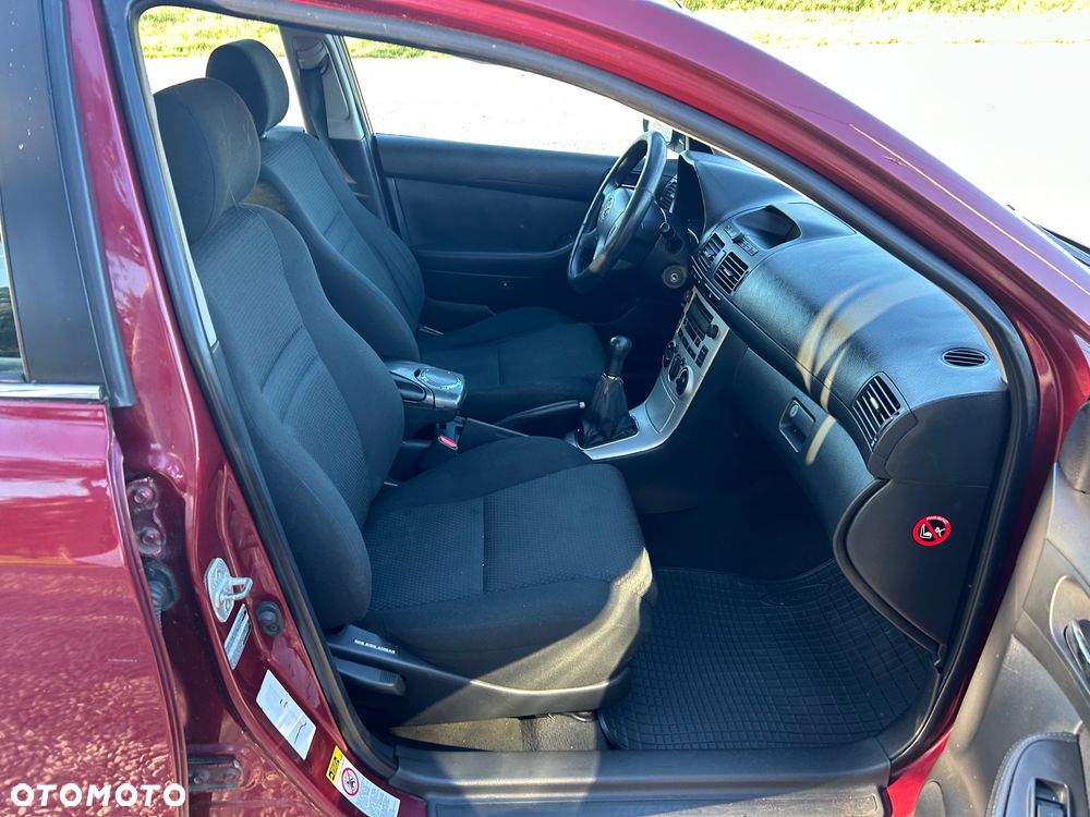 Toyota Avensis 2.0 D-4D Sol - 4