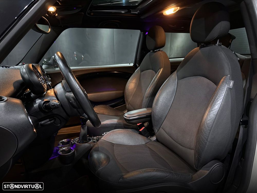 MINI 3 Portas Cooper D - 18