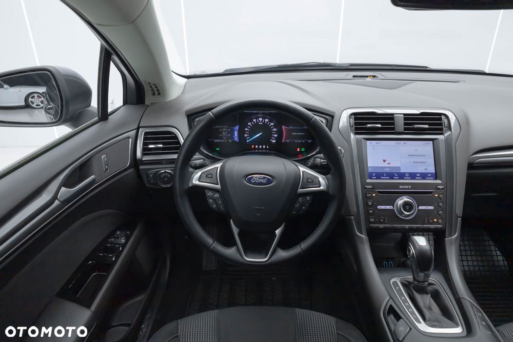 Ford Mondeo 2.0 Hybrid Titanium - 24