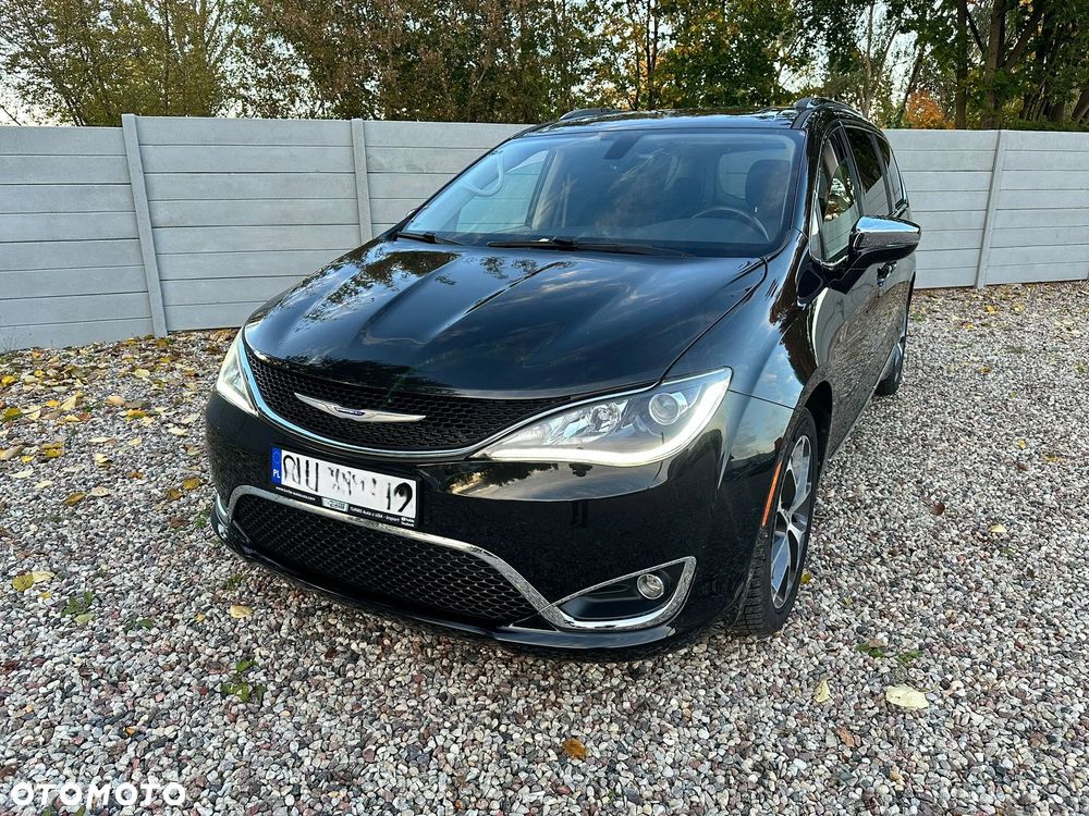 Chrysler Pacifica - 1