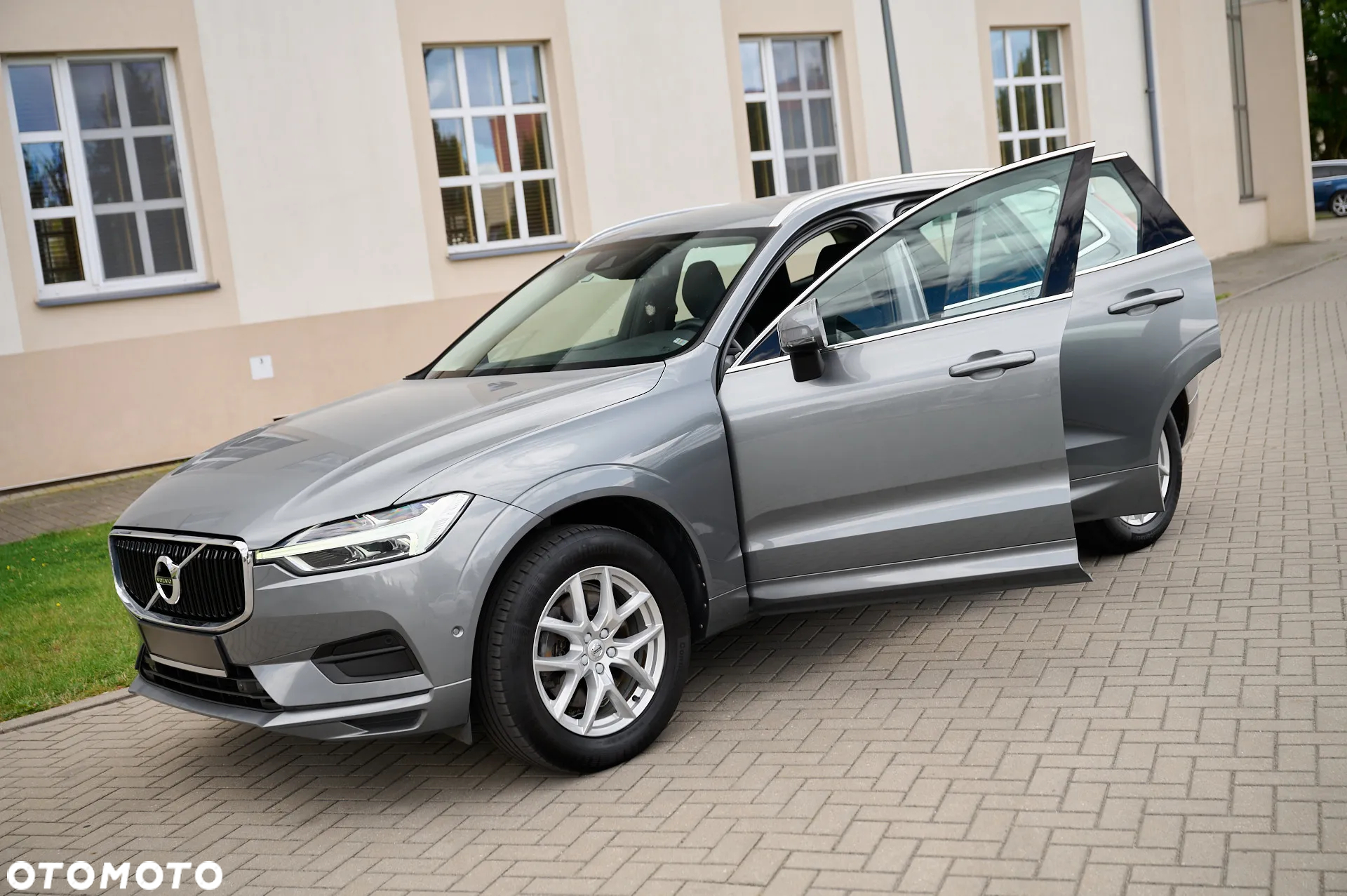 Volvo XC 60 D3 Momentum Pro - 23