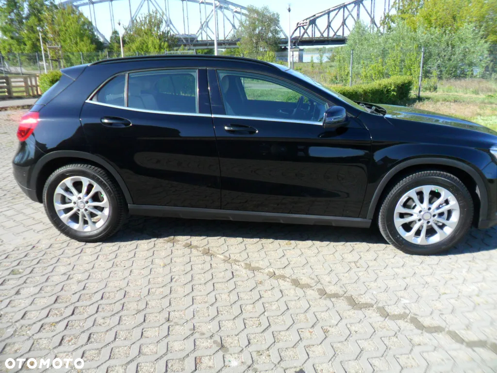 Mercedes-Benz GLA - 4