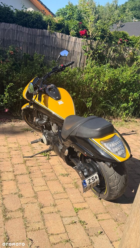 Suzuki Intruder - 7
