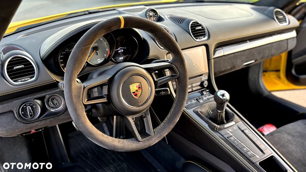 Porsche 718 Cayman GT4 - 13