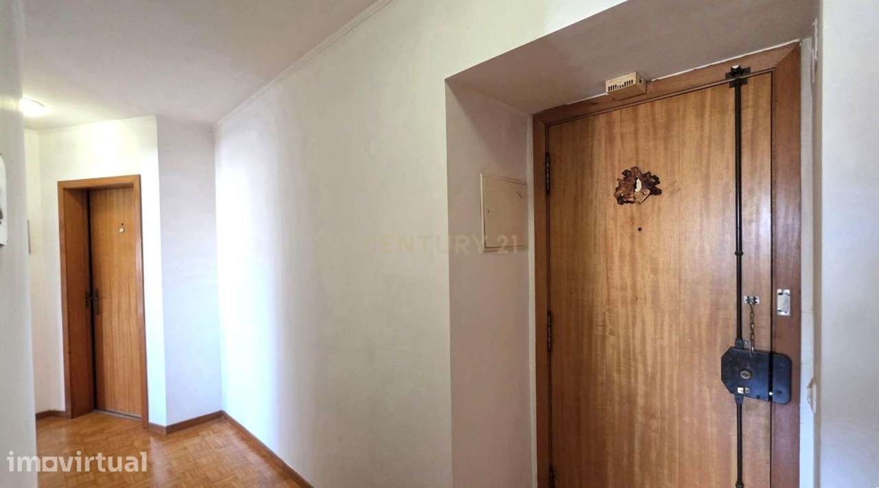 Apartamento T2  Caparica 3 andar com elevadorcom fácil acesso ás praia - Grande imagem: 2/15