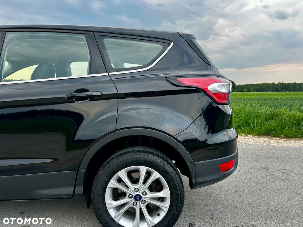 Ford Kuga 1.5 EcoBoost 4WD Titanium - 4