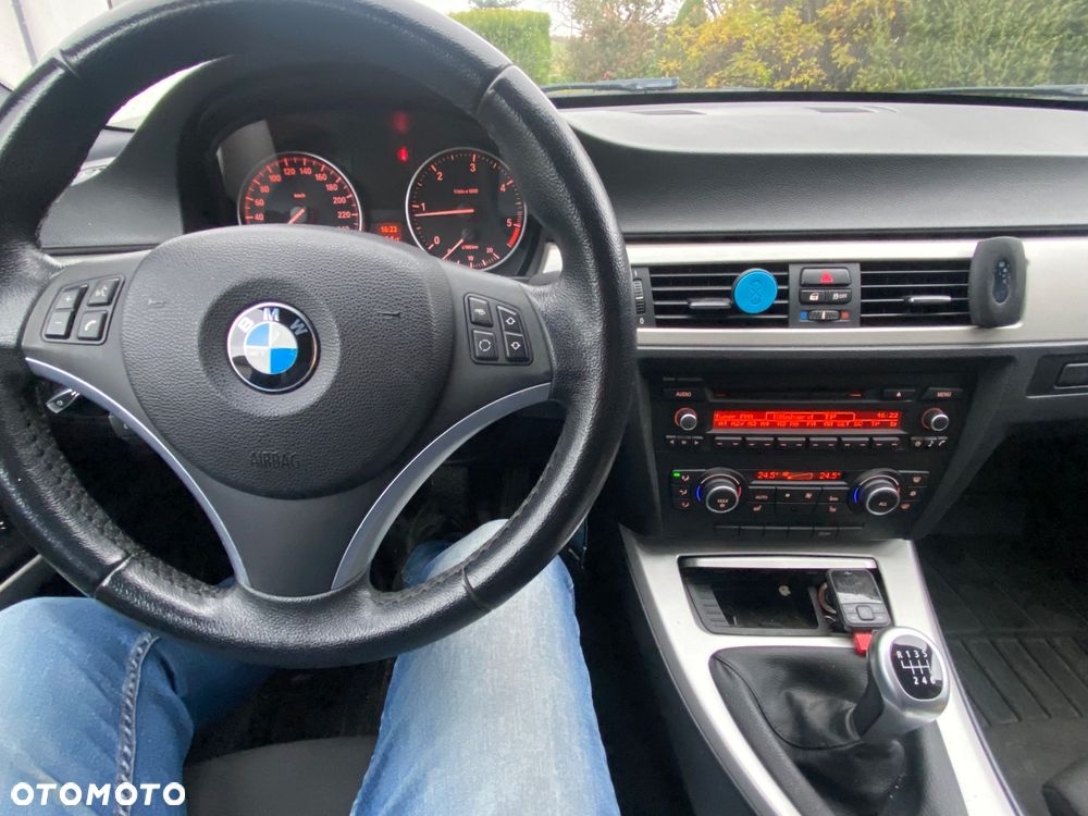 BMW Seria 3 318d - 6