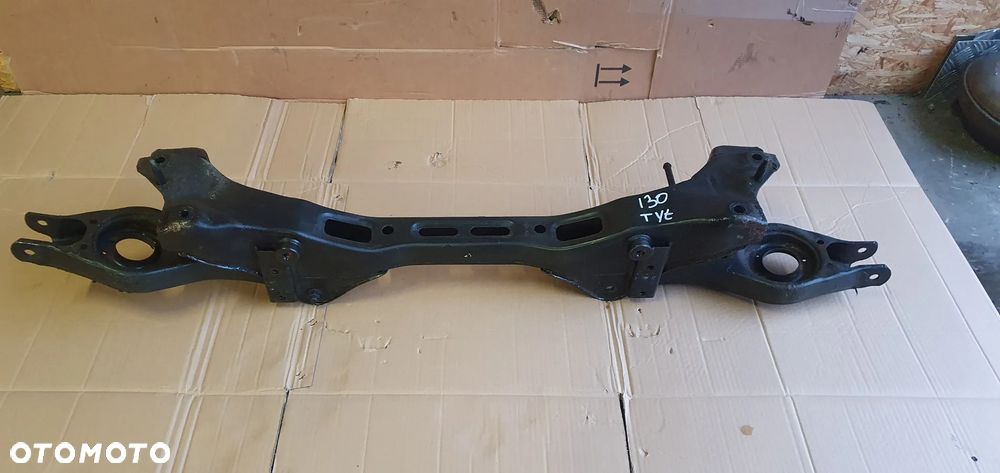 Oś tylna belka zawieszenia tył Hyundai I30 I - 4