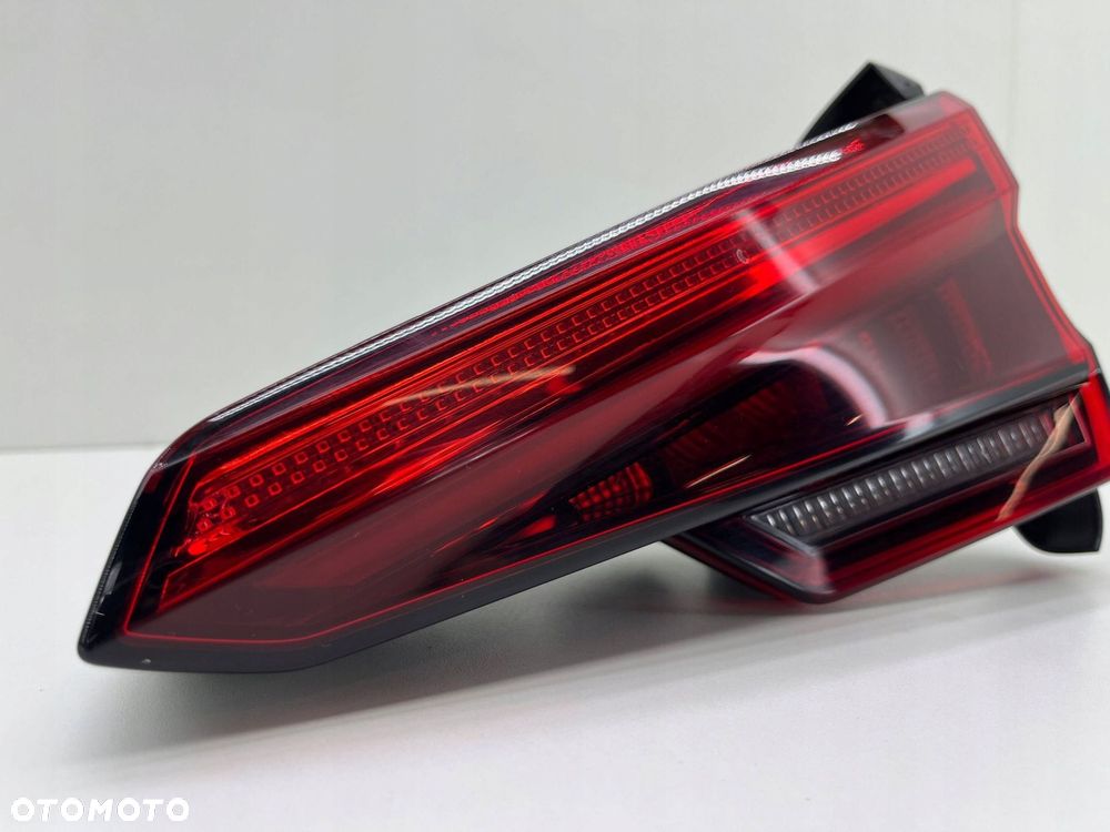AUDI A4 B9 LAMPA PRAWA TYŁ W KLAPĘ LED 8W5945094B - 2