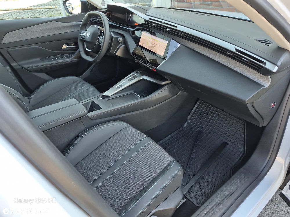 Peugeot 408 HYBRID 145 e-DSC6 Allure - 28