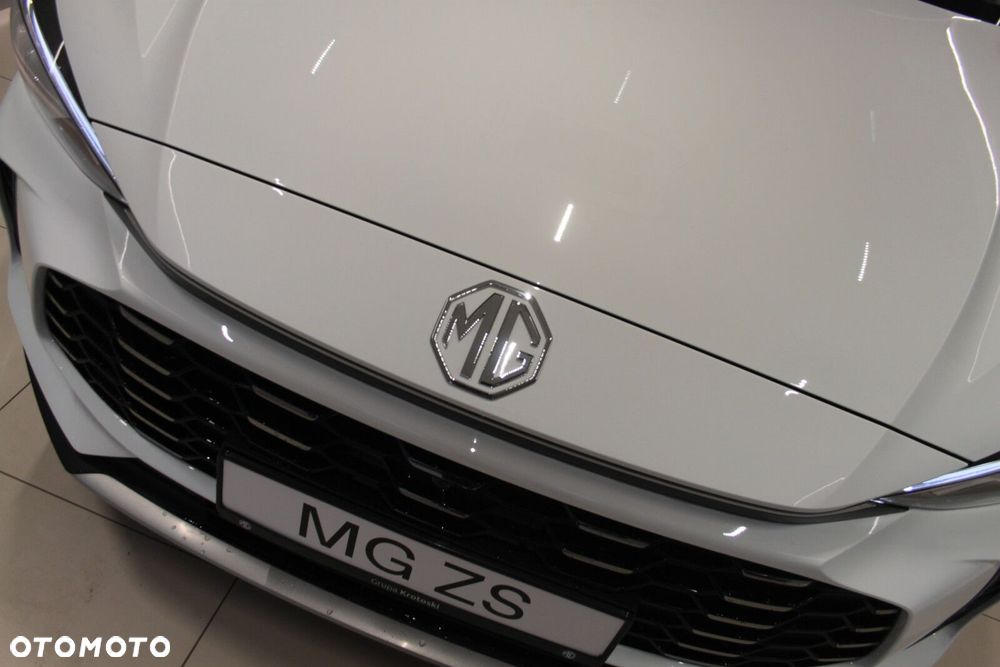 MG ZS - 8