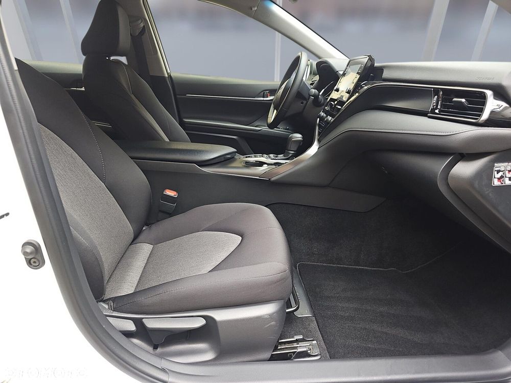 Toyota Camry 2.5 Hybrid Comfort CVT - 11