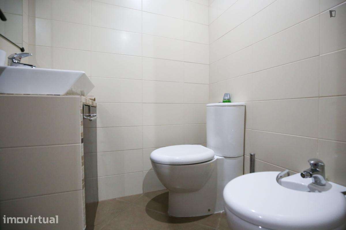 Quarto - localizado em Carnide Lisbon - Grande imagem: 2/26