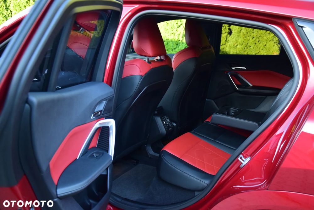BMW iX2 xDrive30 66.5kWh M Sport - 25