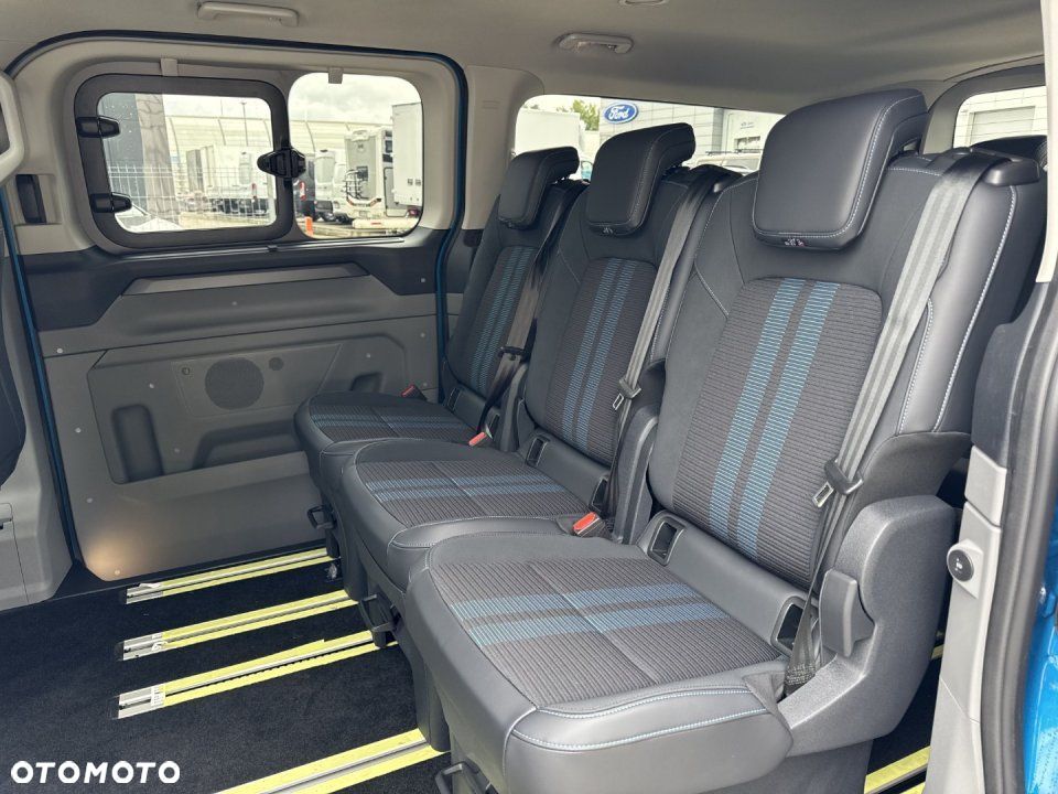 Ford Tourneo Custom - 17