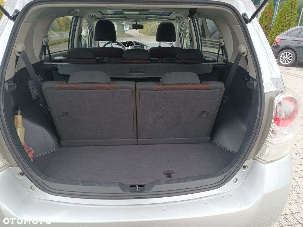 Toyota Verso 1.8 Premium 7os - 20