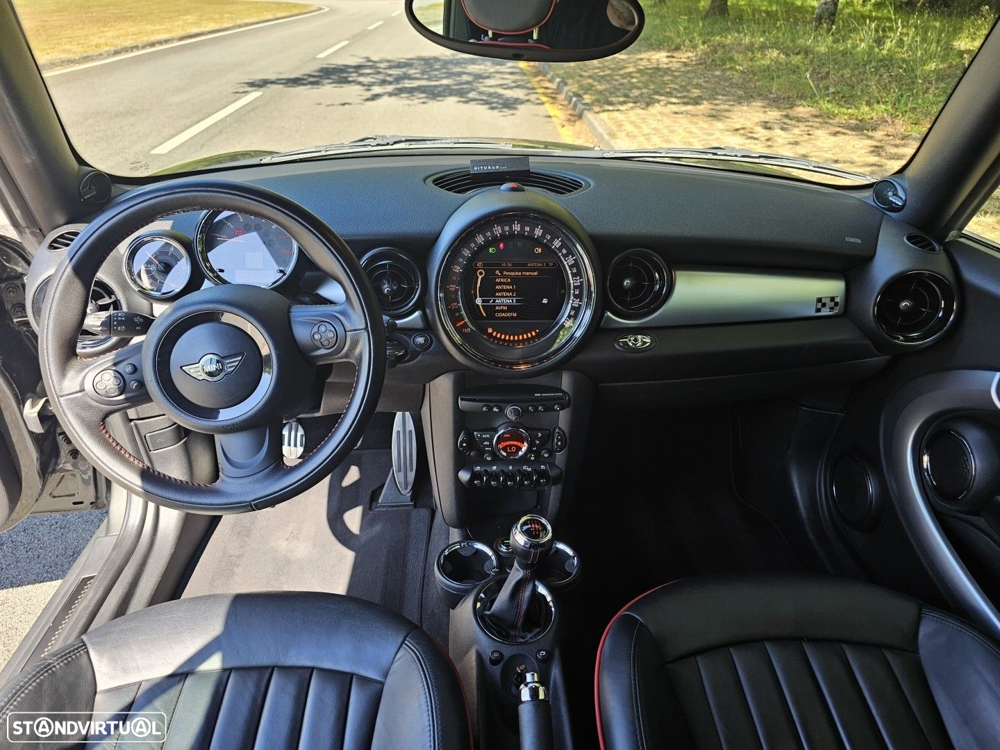 MINI Cabrio John Cooper Works - 11
