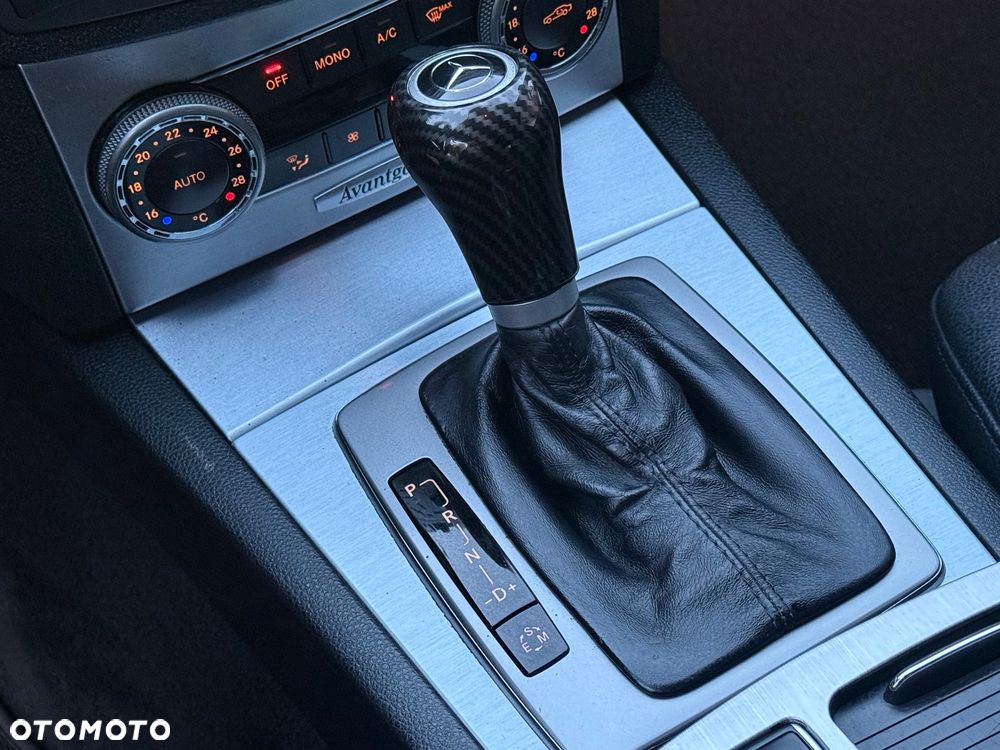 Mercedes-Benz Klasa C 180 CGI Automatik BlueEFFICIENCY Avantgarde - 26