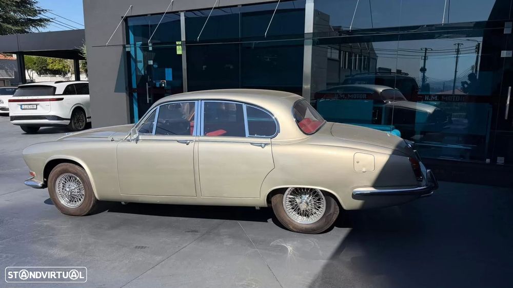Jaguar MK I 420 4.2 liter sedan - 7