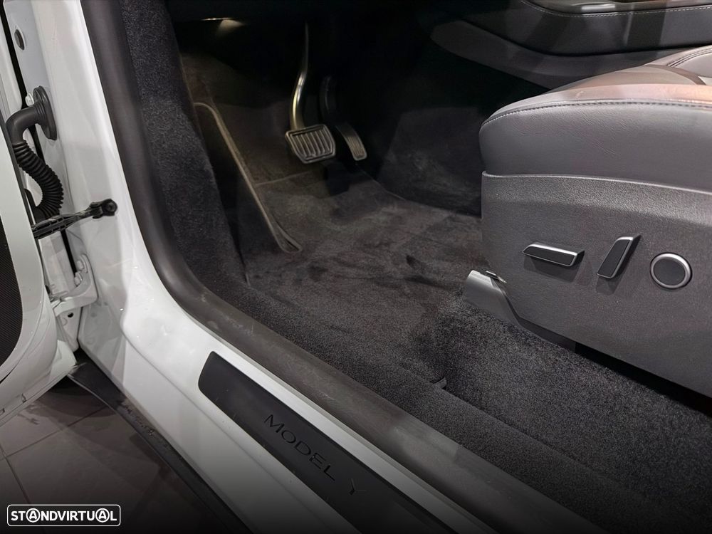 Tesla Model Y Standard - 17