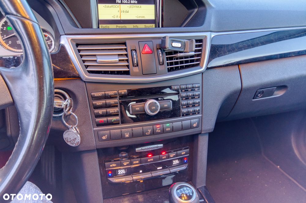 Mercedes-Benz Klasa E 200 T BlueEFFICIENCY Avantgarde - 19