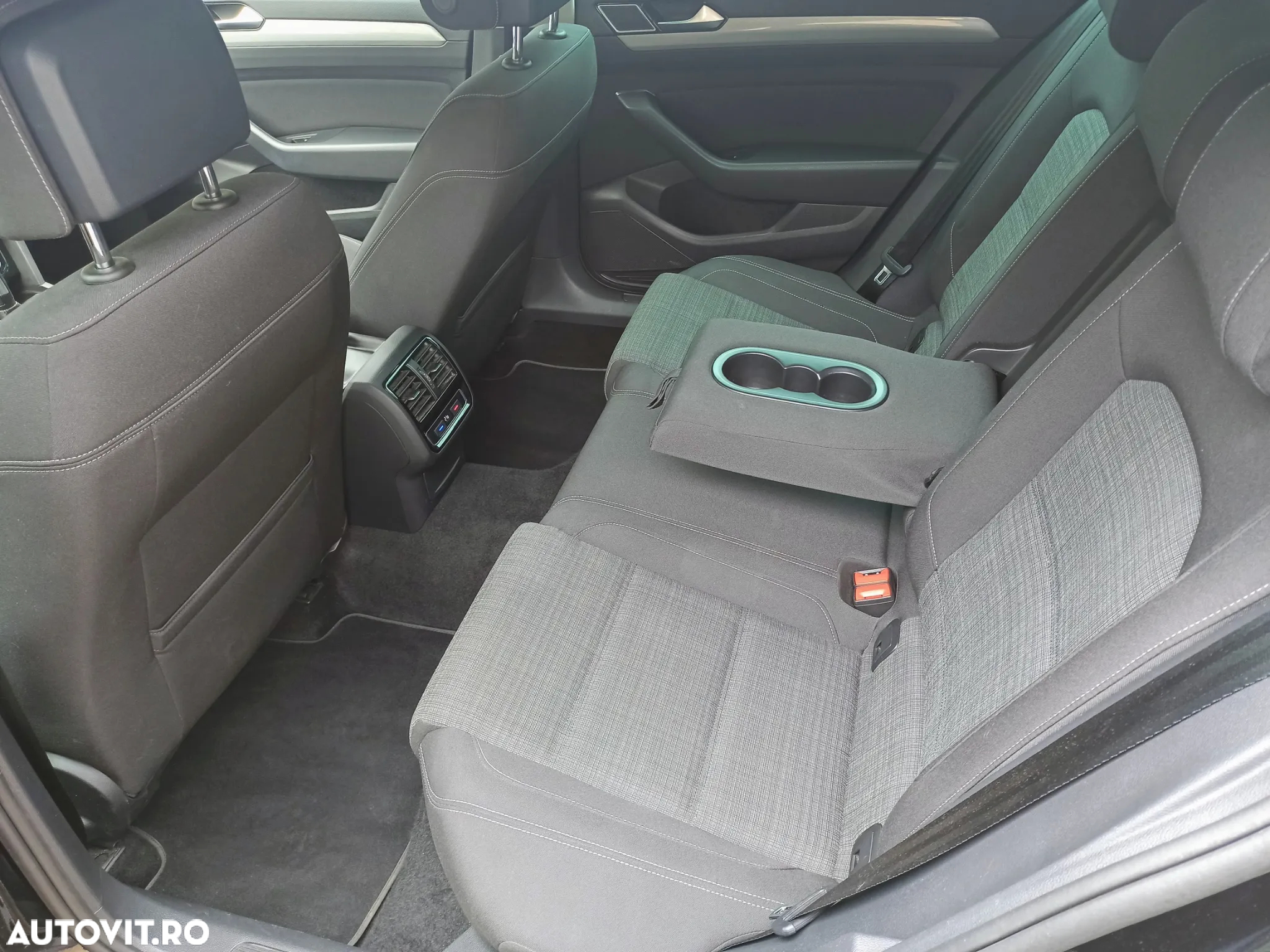 Volkswagen Passat Variant 2.0 TDI DSG Business - 10