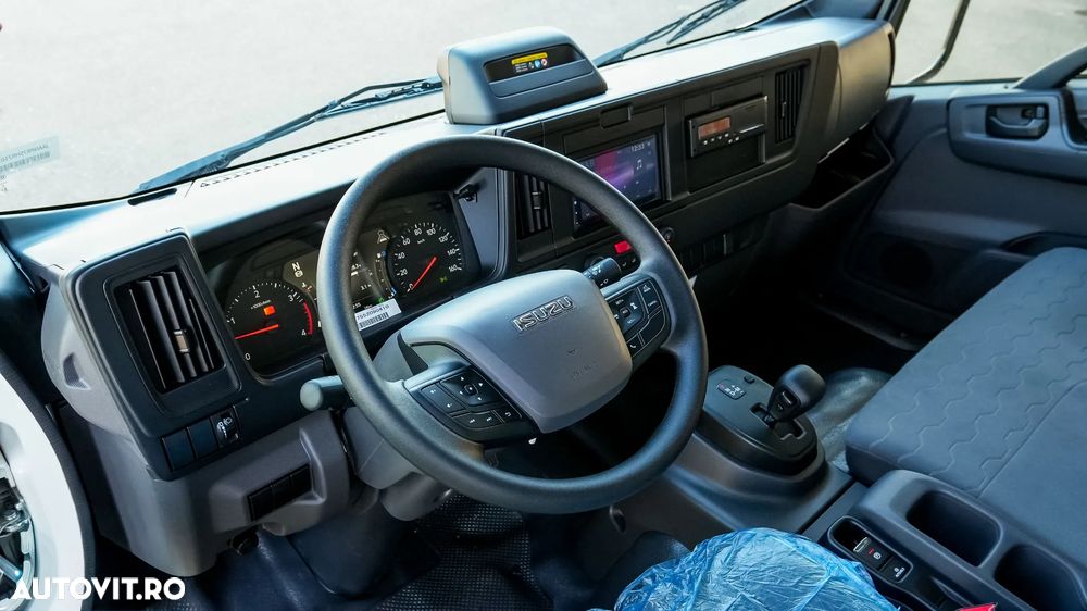 Isuzu M30 - 15