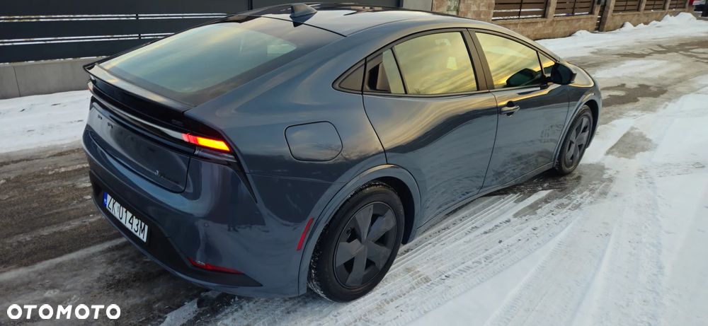 Toyota Prius Hybrid Advanced - 13