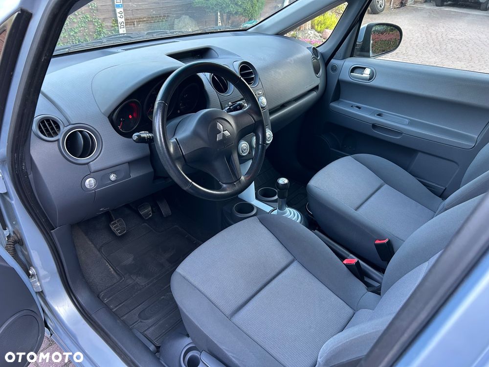 Mitsubishi Colt - 18