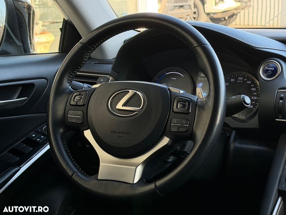 Lexus Seria IS 300h Aut. Luxury - 4